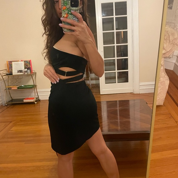 Oriane Dress by Meshki - Picture 8 of 10